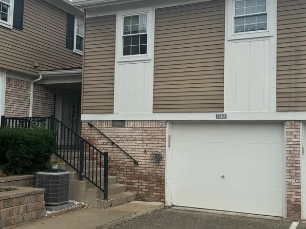 20824 W Glen Haven Cir, Northville, MI 48167