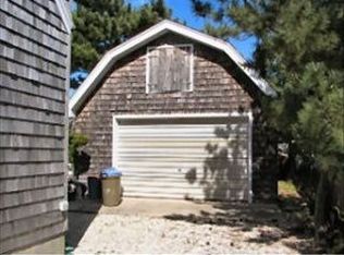 5 E Hollybanks Ln, Brant Beach, NJ 08008