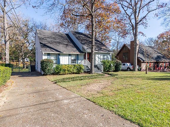 2nd image of 3309 Hillcrest Ln