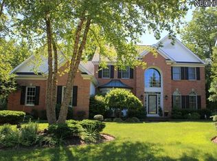 5695 Hartshire Dr, Willoughby, OH 44094