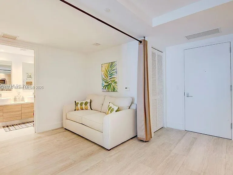 121 NE 34th St #1603 — Photo 9