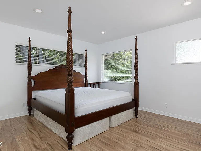 1660 S Oak Knoll Ave — Photo 22