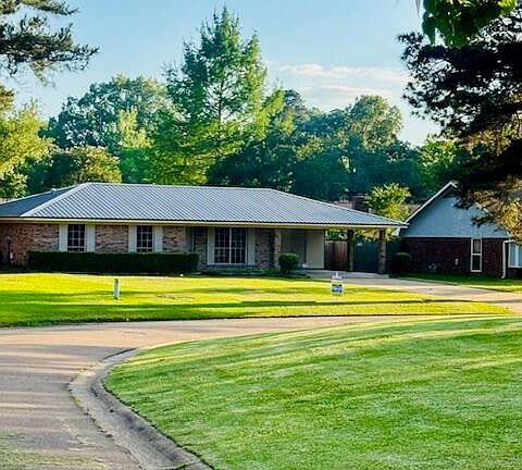 2nd image of 738 Black Oak Cir
