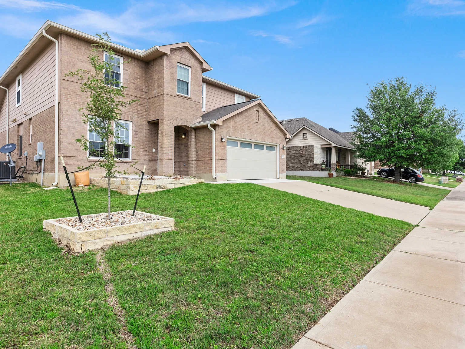 4 bed, 2.5 bath, 2924 sqft, $2,400 — Photo 3