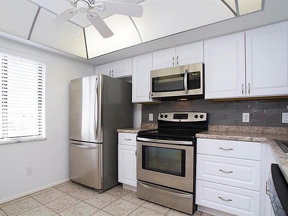 4th image of 102 E Cypress Ct #2