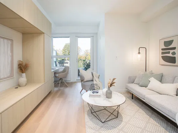 2471 Saint George St #426, Vancouver, BC V5T 3R1