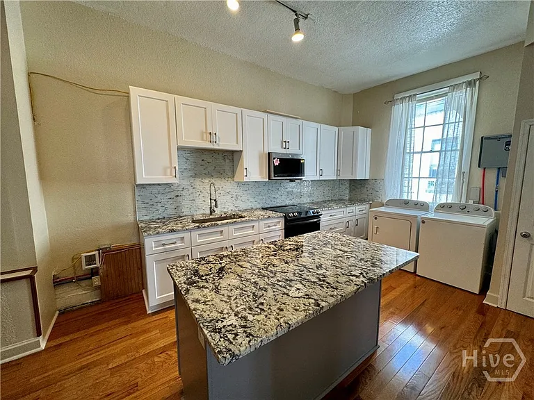41 Whitaker St #B — Photo 9