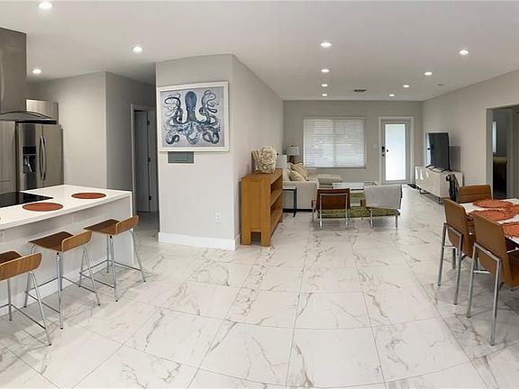 2nd image of 425 NE 14th Ave #0