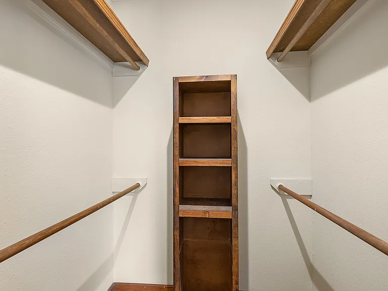 3753 N Pickwick Ave — Photo 9