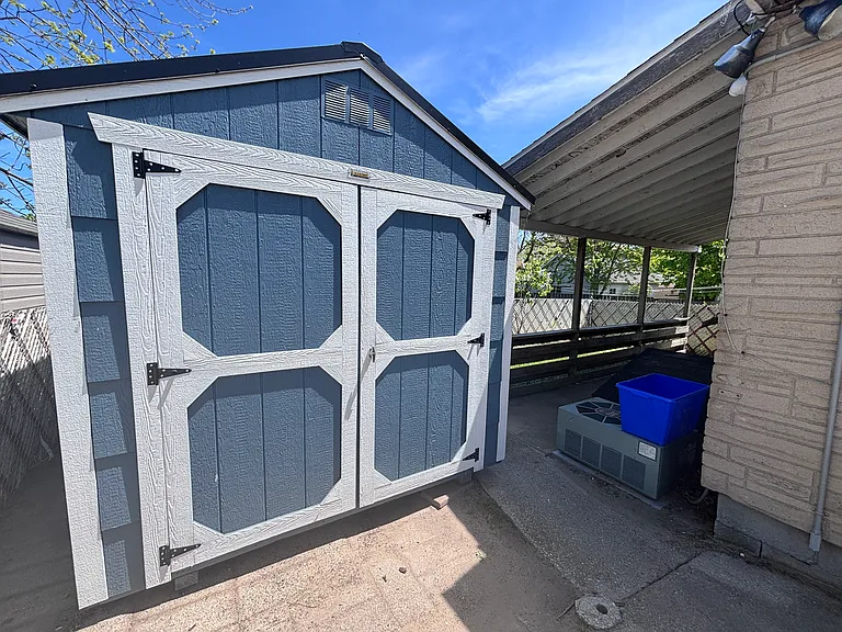 1611 Jackson St — Photo 3