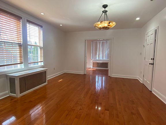 2nd image of 1280 Waring Ave #2