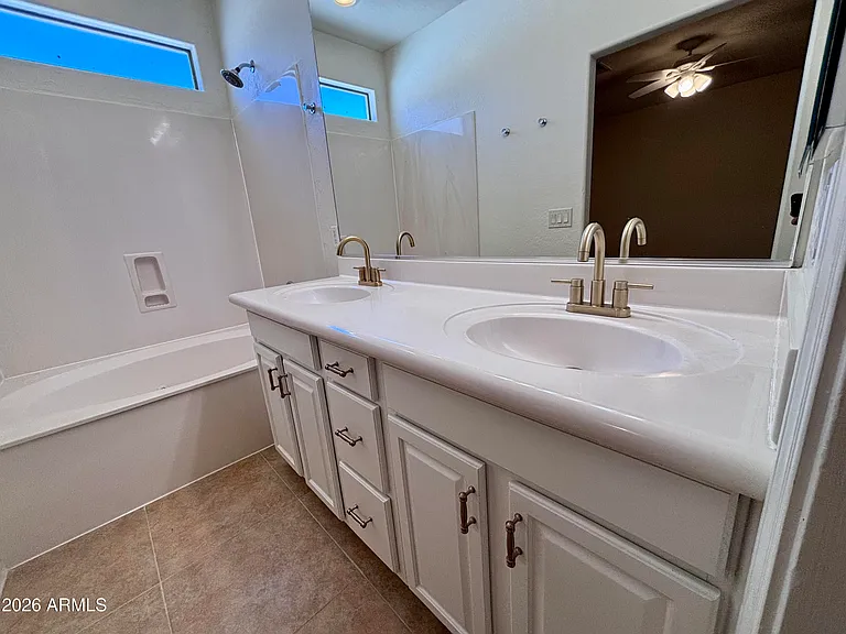 5606 W Saint Anne Ave — Photo 28
