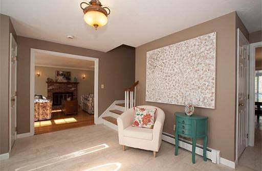 4th image of 33 Sunnyrock Dr