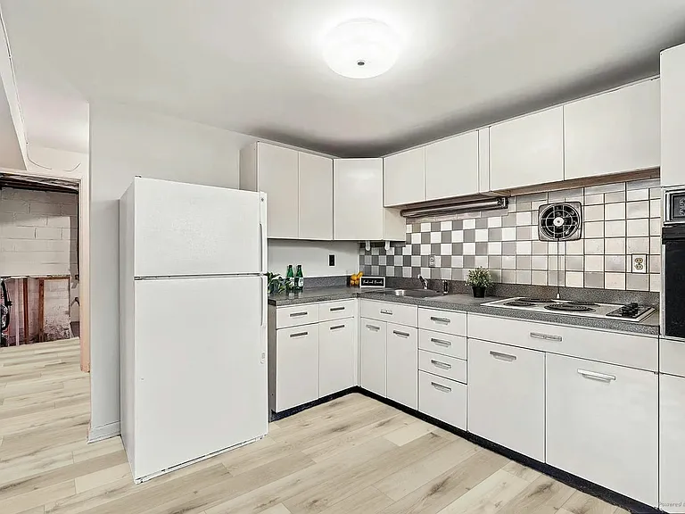 7608 Wellesley Dr — Photo 20
