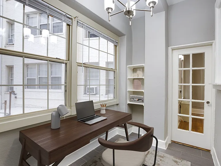 Sunroom (virtually staged)