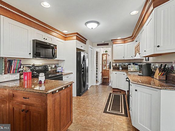 4th image of 32 Parsonage St