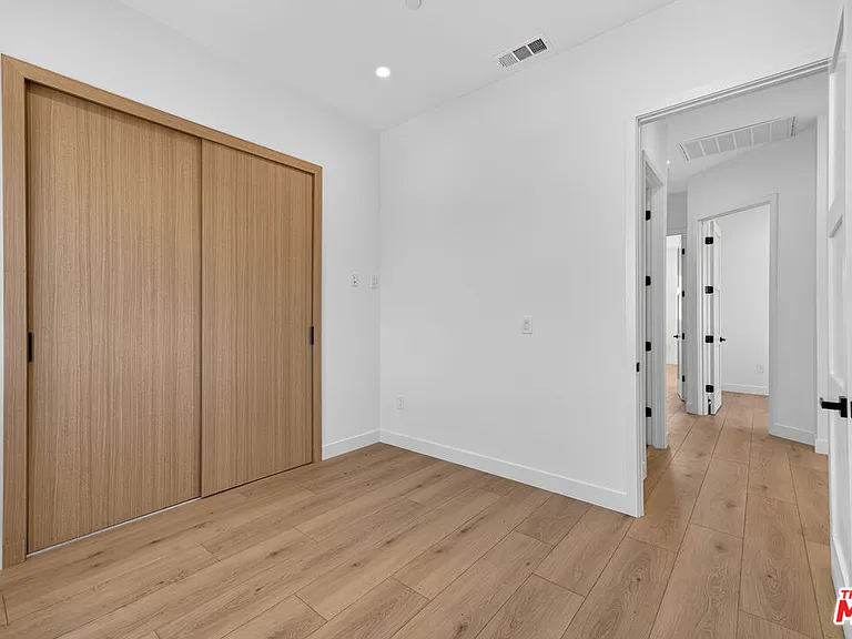 150 N Carondelet St — Photo 24