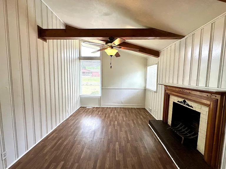 1003 Robinhood Ln — Photo 12