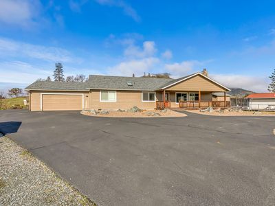 205 Upper River Rd, Gold Hill, OR, 97525