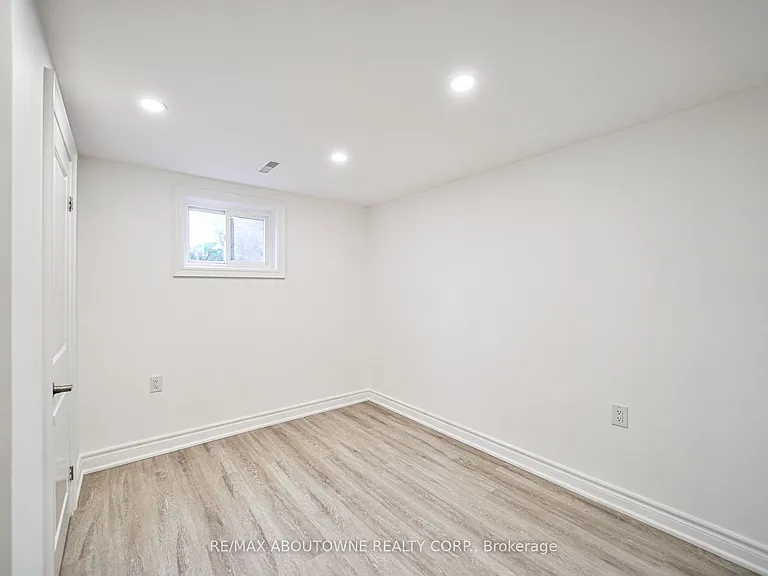 4395 Longmoor Dr #LOWER — Photo 17