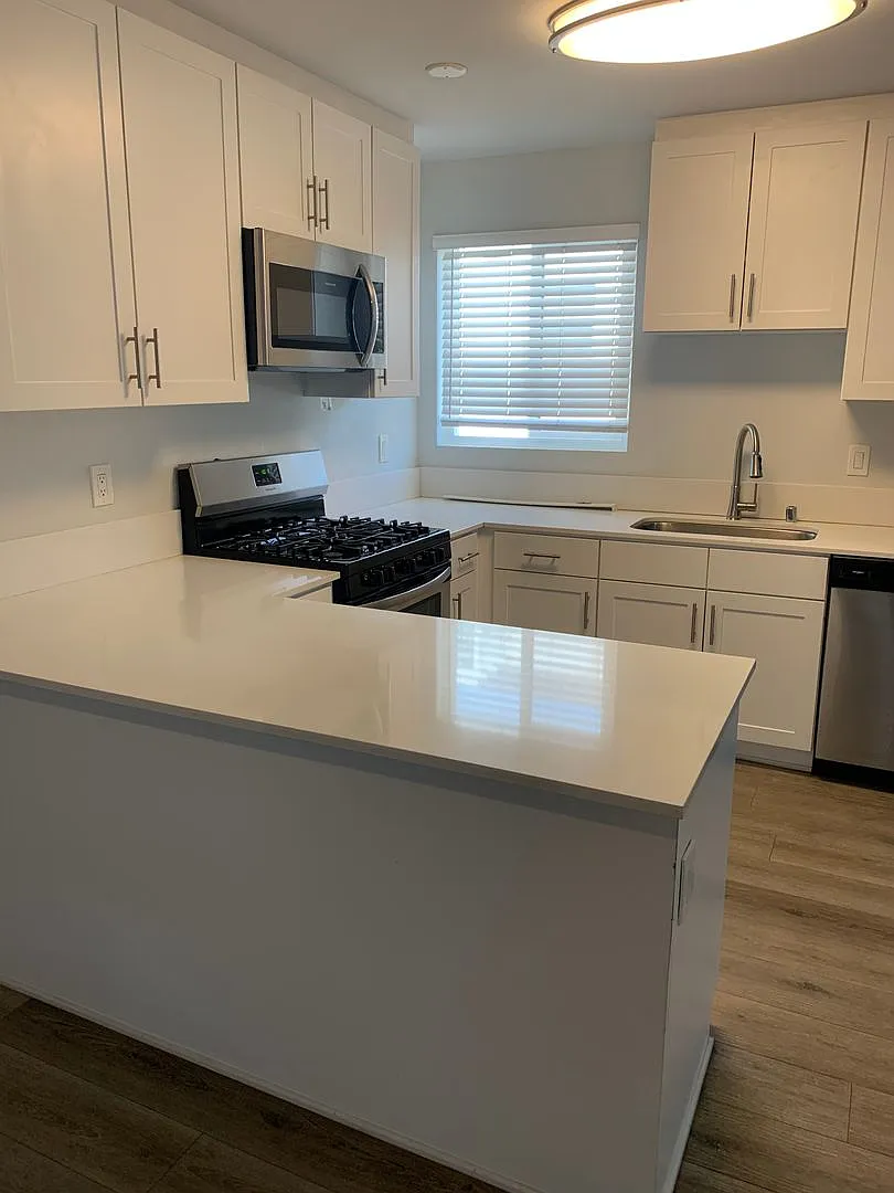 3958-3966 Riviera Drive - 3929-3931 Gresham Street — Photo 4