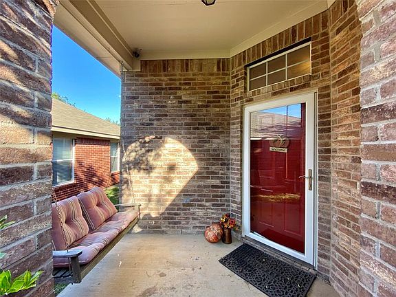 5th image of 2025 Castleview Dr