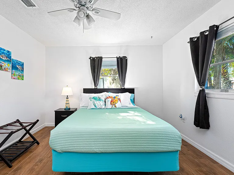 2549 Clarendon Ave — Photo 9