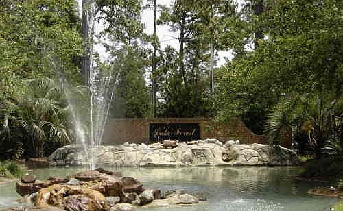 Entrance to Lake Forest