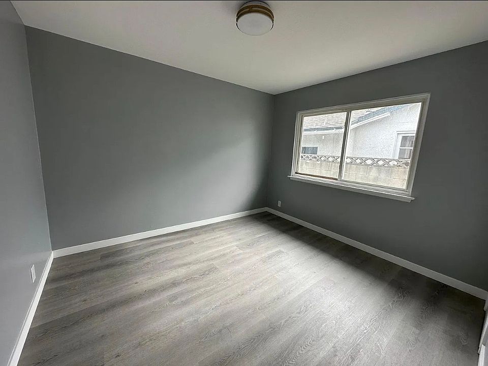 2nd image of 11921 Waverly Dr