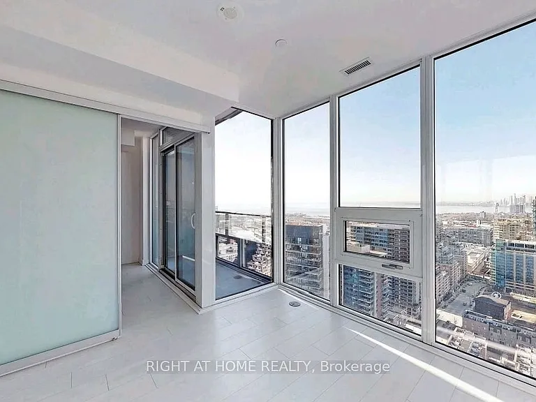 19 Western Battery Rd #Penthouse 11 — Photo 11