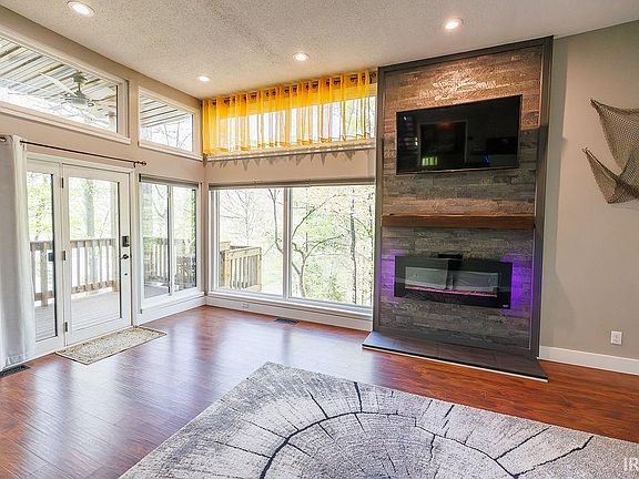 3rd image of 9405 S Pointe Lasalles Dr