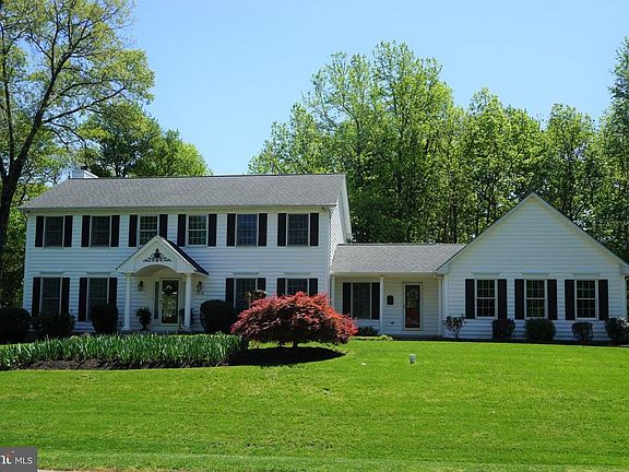 3rd image of 7641 Jeannine Ave