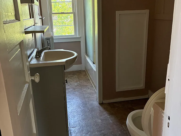 658 Sumner Ave #3 — Photo 7