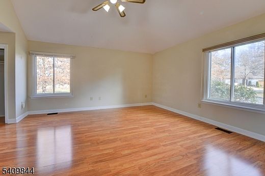 4th image of 4 Hawthorne Pl #4
