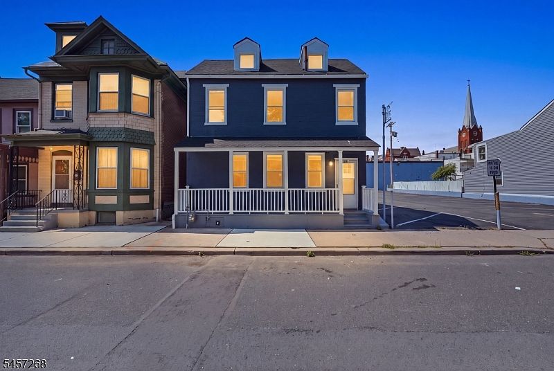 1st image of 124 Sitgreaves St