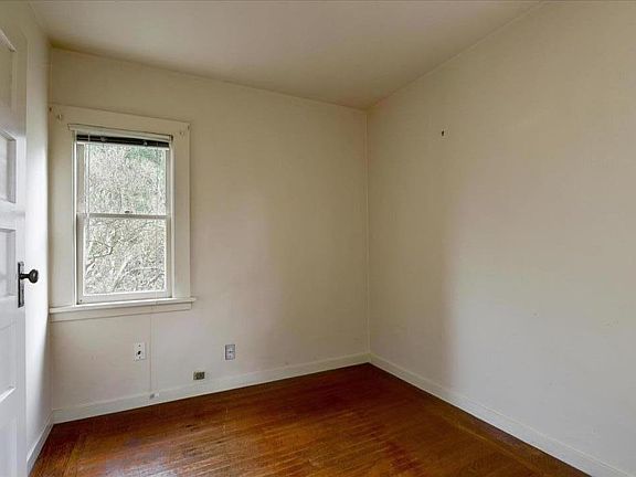 2nd image of 517 Everett Ave