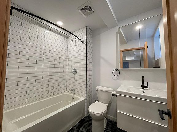 3rd image of 1443 N Alvarado St #17