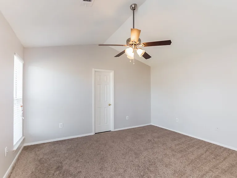 7409 Dunbarton Dr — Photo 9