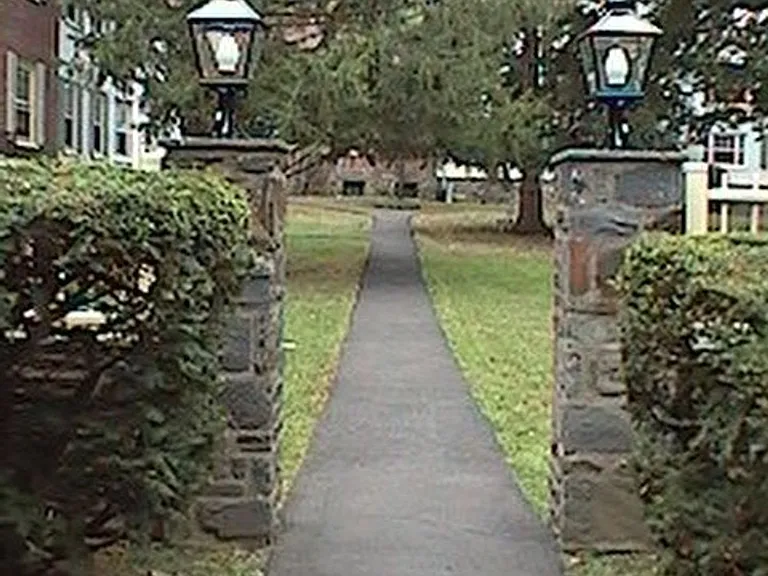 Jericho Manor Apartments — Photo 11