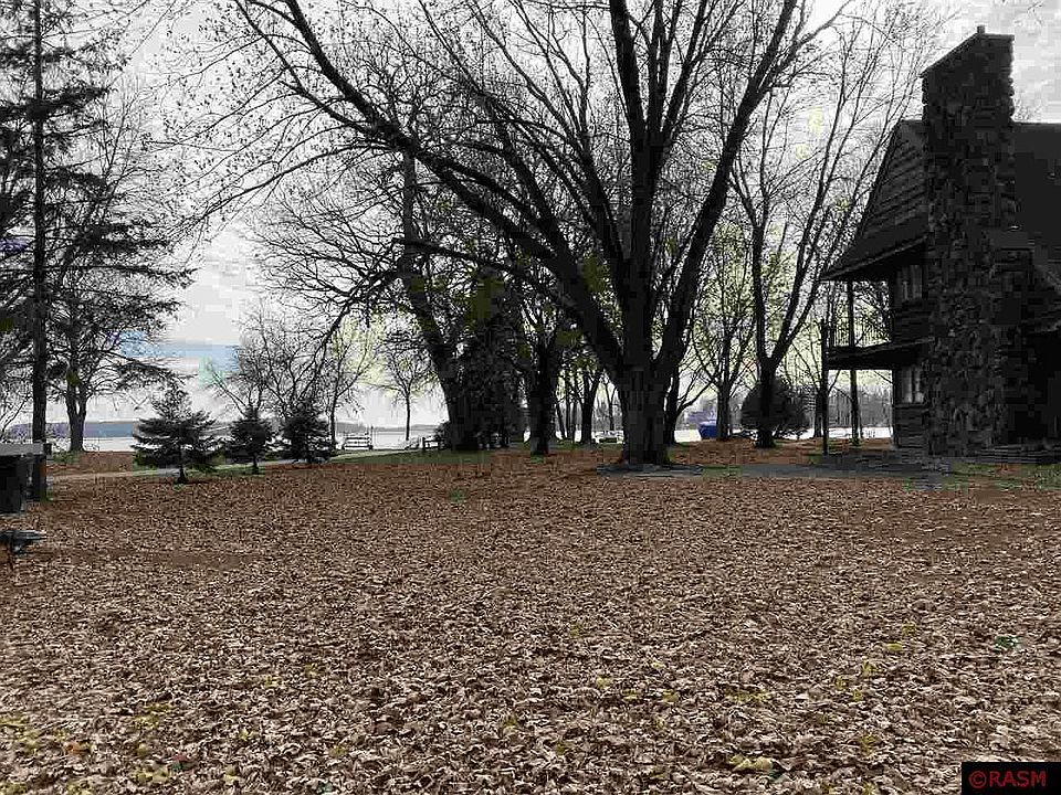 2nd image of 412 Lakeshore Dr