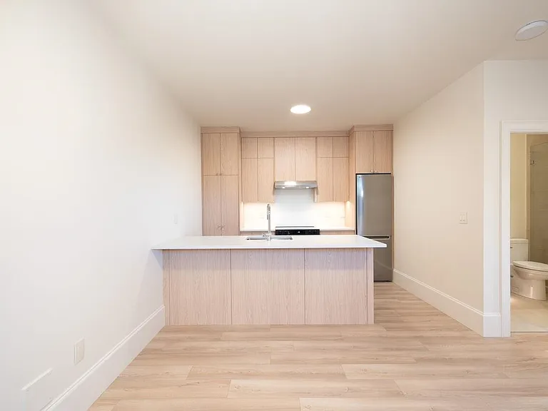 5770 Kitchener St #LOWER — Photo 14