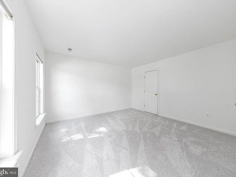 2032 S Langley St — Photo 18