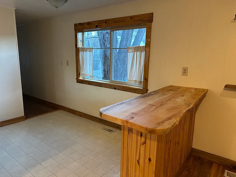 1043 Clinton St — Photo 15