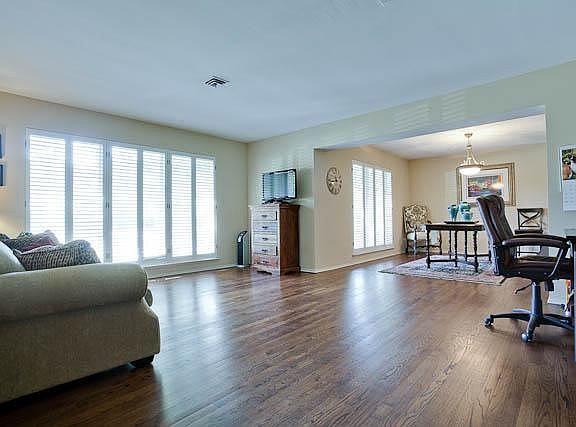 4th image of 5819 Northmoor Dr