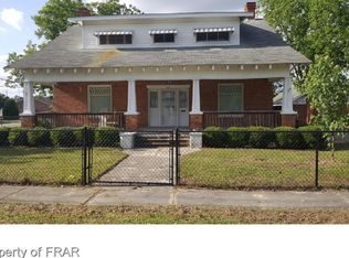 122 W McLean St, Saint Pauls, NC 28384