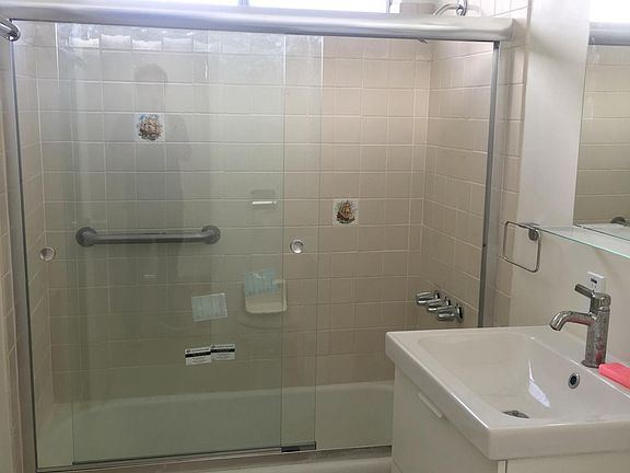 3rd image of 3745 S Bentley Ave #4