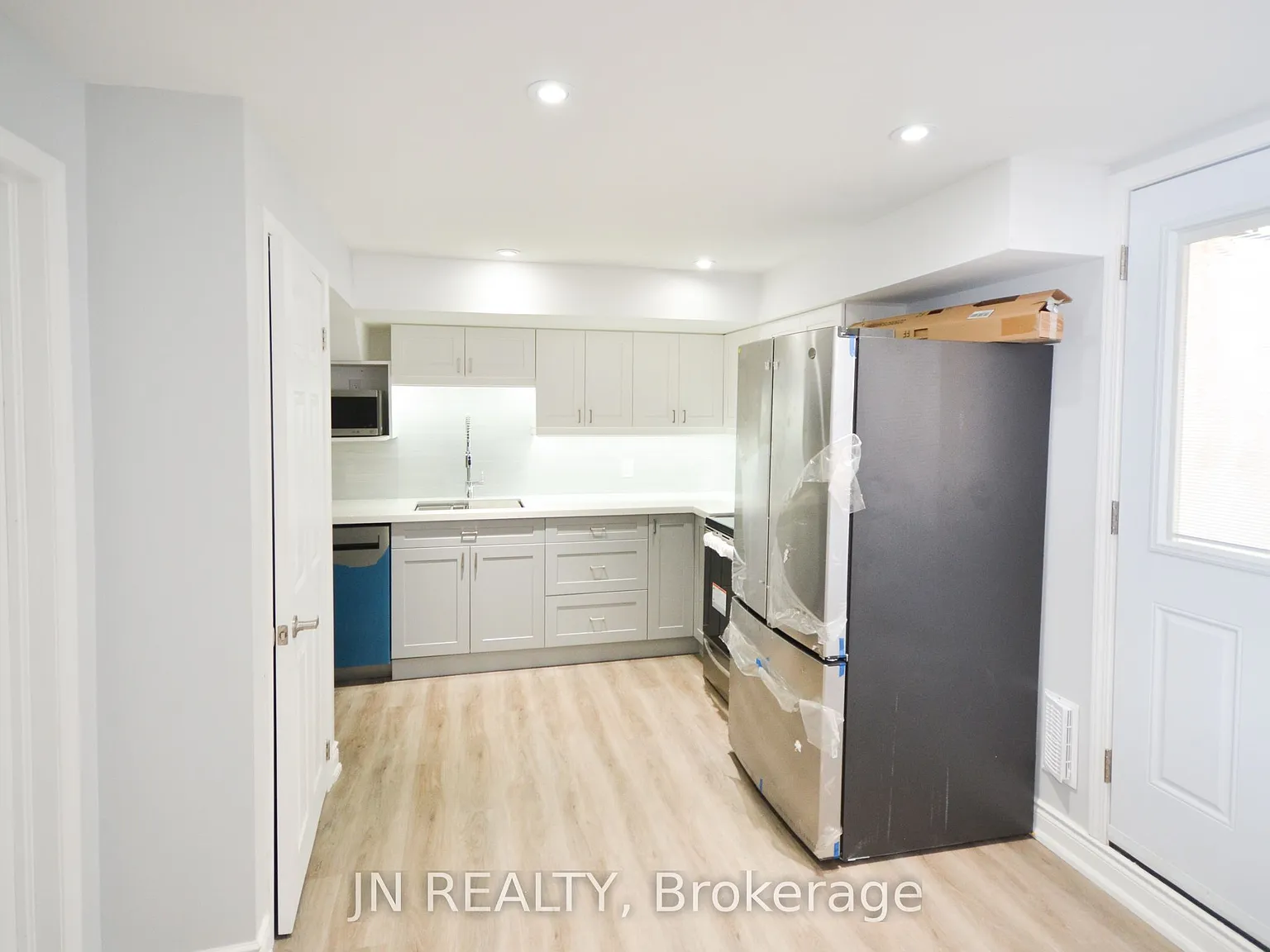 3 bed, $2,275 — Photo 4