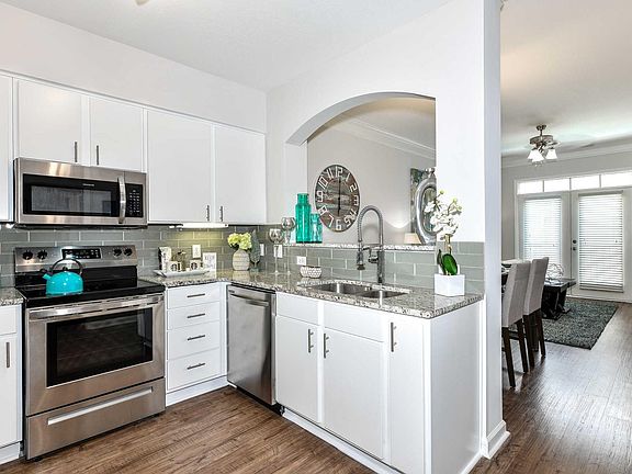3rd image of 60 Perimeter Center Pl NE #47081aee2
