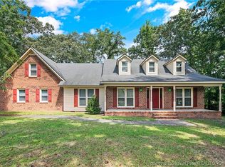425 Foxwood Dr, Hope Mills, NC 28348