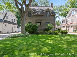 957 Maxwell Ave SE, East Grand Rapids, MI 49506
